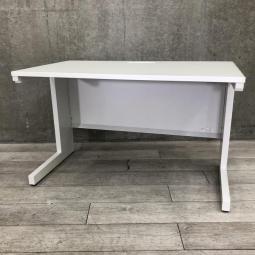 商品入替セール！【横幅1200㎜！】■内田洋行製（ウチダ）　スカエナシリーズ　平デスク　引出無し　W1200mm　■配線口：Sタイプ　■ホワイト【2501】【A00991645】