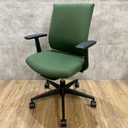 《9-10月 在庫入替セール品 26/⑤》★2023年製★コクヨ製のオフィスチェア【ウィザード4/肘付き】が値下げされました！ 　＊良品を格安で！「オフィスバスターズ福岡南店」は、福岡を拠点として、全国へ中古オフィス用品・オフィス家具を提供しております。