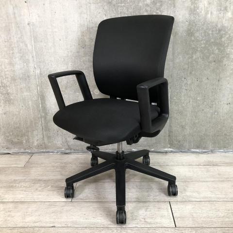 コスパ抜群のクッション性!スタイリッシュでコンパクトなスタンダードモデルのオフィスチェアが入荷!
■ナイキ/フェクト(FECT)/ブラック