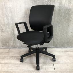 コスパ抜群のクッション性！スタイリッシュでコンパクトなスタンダードモデルのオフィスチェアが入荷！
■ナイキ/フェクト（FECT）/ブラック