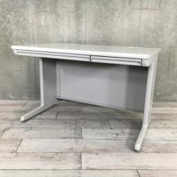 【配線処理可能な定番平机が入荷！コンパクトな幅1100㎜サイズ！】■オカムラ（okamura）　SD-Vシリーズ　引き出し付　■ニューグレー【配線カバー欠品有り！】