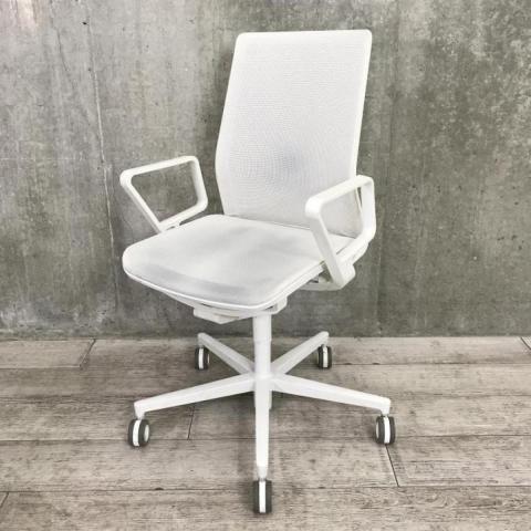 【中古】ファブレ メッシュ  コクヨ（KOKUYO） 肘付ローバックチェア