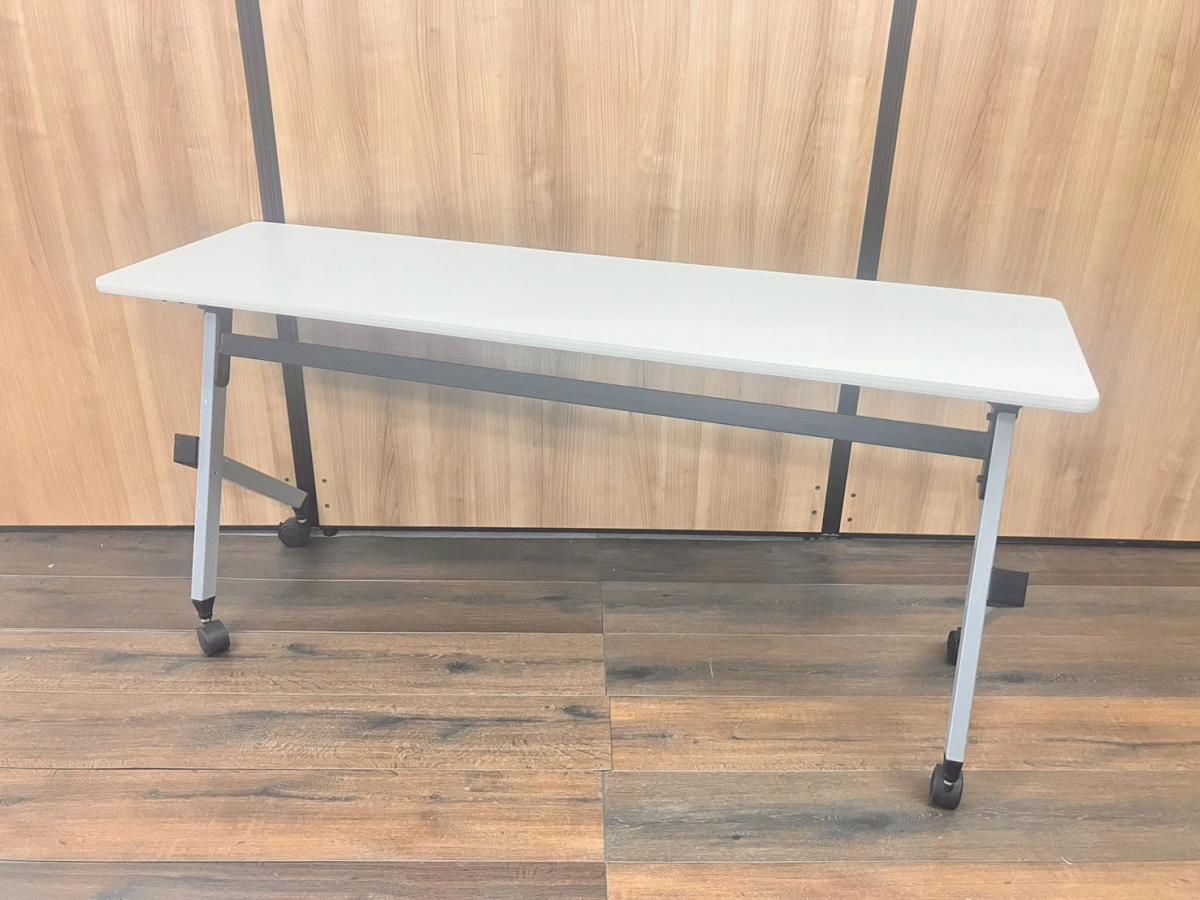 【天板跳ね上げ式でコンパクトに！キャスター付きで移動も楽々！】■イトーキ（itoki）製　サイドスタックテーブル　■ホワイト　■幕板無し　■幅1500×奥行450㎜【2名様でのご利用におすすめ】【AD】
                        
                                    中古
            
