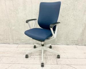 【在庫入替セール品】【操作レスな体重感応メカを搭載!!体格にマッチするエピオスチェア!】■イトーキ(ITOKI)製 エピオスチェア 肘付ハイバック クロスバックタイプ ■サークル肘 ■ネイビーブルー【弊社使用欄:A01020312 K】