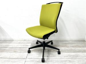 【在庫セール品】【定価約12万円】【ワンランク上の快適なクッション性！シンプルなデザインと高品質な座り心地でデスクワークをサポート！】■コクヨ（KOKUYO）製　プントチェア（PUNTO）　肘無し　ハイバック　■オリーブグリーン　■コートハンガー付　■エアランバーサポート機能付