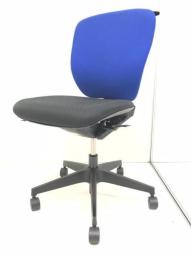 【在庫入替セール品】腰にフィットするランバーサポート！■イトーキ製　プラオチェア　ブルー　ハンガー付　■身体にやさしい！本格的なデスクチェア！【腰痛対策にオススメ！】【弊社使用欄：A01001455 】【SN】