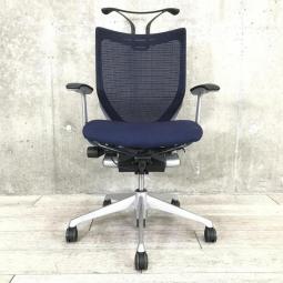 【ベストなポジションが得られる先進設計!】■オカムラ バロンチェア 肘付 ダークブルー ハンガー付 ■長時間の着座でも疲れにくいサポート感!★