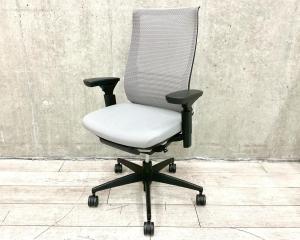 【在庫入替セール品】【スタイリッシュなデザイン！ワンランク上の座り心地！】■コクヨ製　ベゼルチェア　肘付ハイバック　■可動肘　■グレー　■背面メッシュ   ■ランバー付 【弊社使用欄：A01002764】