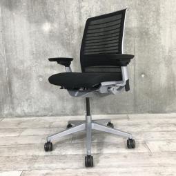 希少/レア/海外メーカー製　スチールケース製　シンクチェア　■色：ブラック×グレー　可動式肘付き【BR】【外部倉庫品】