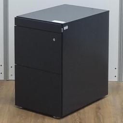 【T11】【商品入替のため、残り5台限り】イトーキ製　インステート　ブラック　フリアド用　3段ワゴン　W395×D590×H645サイズ　シリンダー　フリアドデスクや平机の収納力アップに！　前面に取っ手がないフラットなデザインで人気のキャスター付きワゴン！　フリーアドレスデスク用3段ワゴン！！