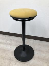 【在庫セール品・4脚限定】【T9】■オカムラ/ピルエット（Pirouetto）　カウンターチェア　■イエロー【昇降とスイングができるカウンターチェア！】