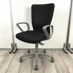 【人間工学に基づいた快適シーティング・ワーキングチェアの定番モデル！】■オカムラ（okamura）製　カロッツァ（Carrozza）チェア　肘付き　ハイバック　■サークル肘　■ブラック×グレーシェル