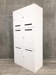 【在庫入れ替えセール品】【ノートパソコンや書類の収納もバッチリ！投入口あり！】■オカムラ製　レクトラインシリーズ　6人用パーソナルメールロッカー　ダイヤル錠　■ベース付き　内部に電源タップ　■ホワイト