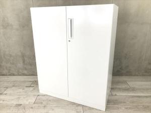 ■書類の収納スペースを増やしたい方に！！両開きタイプのキャビネット　■人気のホワイトカラーで清潔感と開放感のあるオフィスに！　■コクヨ（KOKUYO）エディア（EDIA）両開き書庫【弊社使用欄：A01015933】