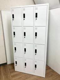 【オフィスの必需品！　大人数でのご使用が可能な12人用のロッカーが入荷いたしました！】■国内メーカー製　■12人用更衣ロッカー　■ホワイト