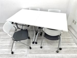 【セット商品】【定価約20万円以上】【ミーティングの際に便利なチェアとスタックテーブルの4点セット！】■内田洋行製　パラグラフ　スタックテーブル ■ホワイト天板、幕板付き ■内田洋行/FM-265　■ネスティングチェア　■キャスター付き　■背ホワイト×座グレー ※セット商品のため配送料要相談※