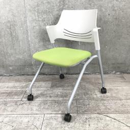 【関東倉庫在庫品】【長時間のミーティングも安心！簡単に収納可能！】■オカムラ製　ヴィラージュ　ネスティングチェア　■ライトグリーン【弊社使用欄：A00996292】【ECBMC】【在庫入替セール品につき限定特価！】