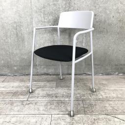 【関東倉庫在庫品】【シンプルなデザインで使いやすい！簡単に収納可能！】■コクヨ製　エニー　ネスティングチェア　■ブラック【弊社使用欄：A00998076】【ECBMC】【在庫入替セール品につき限定特価！】