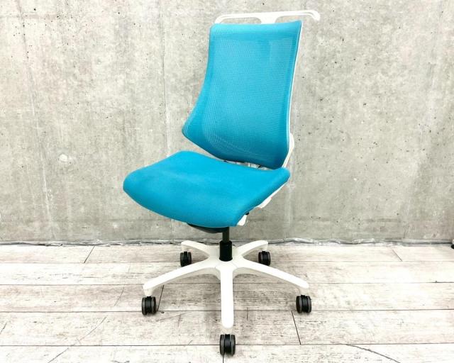 【在庫入替セール品】【姿勢の変化にフレキシブルに対応！スタイリッシュなデザインのメッシュチェア！】/オススメ(おすすめ) /人気商品■ハイバック　肘無し白樹脂脚 ホワイトベース ストロングブルー/イトーキ/エフ/ブルー【弊社使用欄：A01021075 K】【KN】