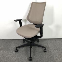 【在庫セール品・1脚限定】【T9】■コクヨ（KOKUYO）製　イングチェア（ ing）　肘付ハイバック　■ミディアムグレージュ　■背面メッシュ　■可動肘　【イスとひとつになれる新感覚！揺れ動く座面で体幹も整える！】