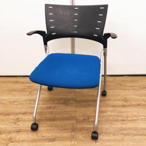 【中古】マノスチェア  イトーキ（ITOKI） ネスティングチェア