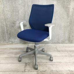 【西】【定価約5万円】【背もたれメシュのローバックチェア】【オシャレなデザイン性と快適な座り心地】■オカムラ製　CG-M　OAチェア【 【チェア】【椅子】【イス】【事務椅子】【デスク】【机】【書庫】【書棚】【棚】【ラック】【収納】【格安】【安い】【メーカー】【レイアウト変更】【模様替え】【福岡オフィス家具】【福岡中古家具】【中古事務什器】【中古チェア】【中古椅子】