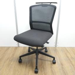 【T11】【商品入替のため、残り3脚限り】ウチダ製　エルフィ (Elfie)　ブラック　ブラックフレーム　ミドルバック　背面メッシュ　ハンガー付　ワンランク上の座り心地！　人間工学に基づいた快適なオフィスチェア！　肘無しミドルバックチェア！！