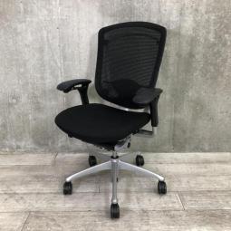 【在庫入替品】【肘パッド劣化有り】■オカムラ（okamura）　コンテッサ （Contessa）　肘付き　ハイバック　■背面メッシュ/　座面クッション　■可動肘　■ブラック