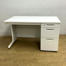【在庫入替セール】オカムラ　SD-V　片袖机　定番のW1200サイズ　ホワイト　鍵付き　シリンダー錠　※サイドの樹脂部分に日焼けあり