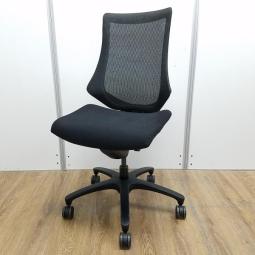 イトーキ製　エフシリーズチェア　ブラック　メッシュ仕様　姿勢の変化にフレキシブルに対応！スタイリッシュなデザインのメッシュチェア！　肘無しハイバックチェア！！