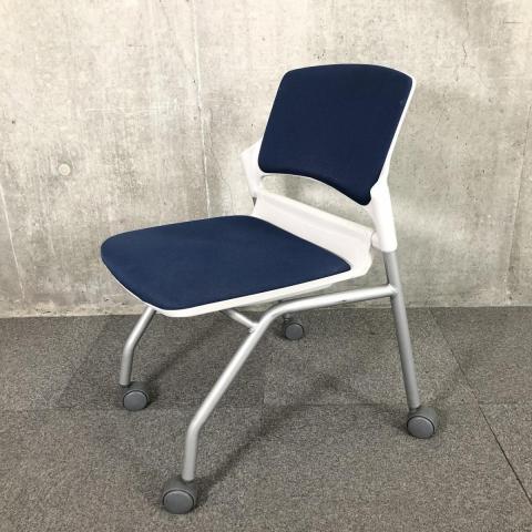 【平行スタックできて使いやすい！ミーティングに最適なチェア】■ウチダ（UCHIDA）製　MF-180シリーズ　ネスティングチェア　ミーティングチェア　肘無し　■キャスター付き　■ブルー×ホワイトシェル