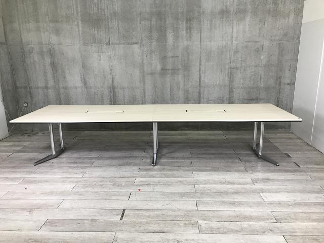 ホワイト樹脂テーブル3台/中古/安定感抜群 ホワイト樹脂テーブル3台/中古/安定感抜群