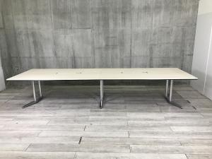 【幅4000㎜の広々テーブル！8名以上の会議におすすめ！】■オカムラ（okamura）製　ラティオⅡ（RATIOⅡ）シリーズ　ミーティングテーブル　会議テーブル　大型テーブル　W4000×D1200mm　2枚天板　■木目ナチュラル/ポリッシュ脚　■配線口あり