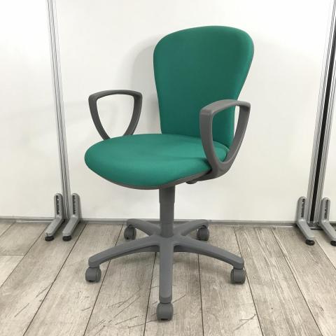 【ふっくらクッションが心地良い！コスパ抜群のコンパクトチェア！】■コクヨ（KOKUYO）製　レグノ2チェア　肘付ローバック　■サークル肘　■ミディアムミントグリーン×グレーシェル【弊社使用欄：A01034639】