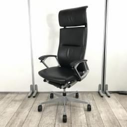 【オカムラの最高峰チェア!手元で上下昇降、リクライニング調整ができるスマートオペレーション!】■オカムラ(okamura)製 デュークチェア 肘付エクストラハイバック ■レザー張地(革) ■サークル肘 ■ヘッドレスト・ランバー付 ■ブラック【弊社使用欄:A01034531】