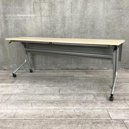 【定価約8万円】【天板ナチュラルカラーの人気サイドスタックテーブル！２～３人使用に最適！】■オカムラ(okamura)
製　ネスティアシリーズ（NESTIA）　サイドスタックテーブル　W1800×D450㎜　■幕板付　■木目ナチュラル