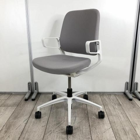 【中古】レヴィ KG-525PV-WWW6 イトーキ（ITOKI） ミーティングチェア