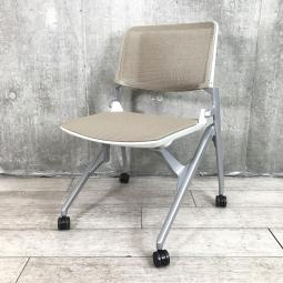 【関東倉庫在庫品】【シンプルデザインで使いやすいチェア！研修セミナーにオススメ！】■オカムラ製　マルカ　ネスティングチェア　■ベージュ【弊社使用欄：A01002128】【ECBMC】