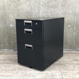 【在庫入替セール品】【クールなデザインのデスクインワゴン！フリアドデスクや平机の収納力アップに！】■デスクインワゴン　3段ワゴン　■高さ610㎜　■ブラック　■シリンダー錠【弊社使用欄：A00995462】【SN】