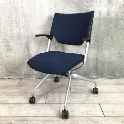 【関東倉庫在庫品】【キャスター付きで移動しやすい！会議やセミナーにオススメ！】■イトーキ製　レクシブ　ネスティングチェア　■ブルー【弊社使用欄：A01002410】【ECBMC】