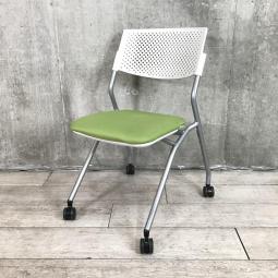【関東倉庫在庫品】【折り畳んで収納！キャスター付で動作も楽々！】■ウチダ製　FM-365シリーズ　ネスティングチェア　■ホワイト　座面：ライトグリーン【弊社使用欄：A00996315】【ECBMC】