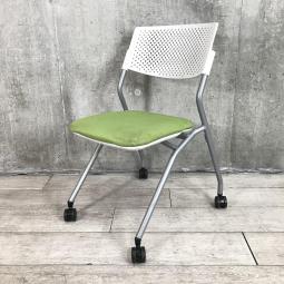 【関東倉庫在庫品】【折り畳んで収納！キャスター付で動作も楽々！】■ウチダ製　FM-365シリーズ　ネスティングチェア　■ホワイト　座面：ライトグリーン【弊社使用欄：A01006785】【ECBMC】