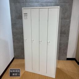 オカムラ製の4人用更衣ロッカー【FZシリーズ/ホワイト/ダイヤル錠】が入荷しました！　＊良品を格安で！「オフィスバスターズ福岡南店」は、福岡を拠点として、全国へ中古オフィス用品・オフィス家具を提供しております。