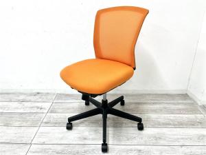 【定価約7万円】【長時間のデスクワークでの蒸れを軽減し、快適な座り心地をキープ!】■コクヨ/バリシア　肘無ローバック　■マンダリンオレンジ　■ブラックフレーム　■背もたれメッシュ