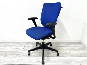 【定価13万円】【ひとりひとりにマッチする座り心地！】■イトーキ　プラオ（Prao）　肘付き　 ■可動肘　■ランバーサポート付き　■ハンガー付き　■ブルー