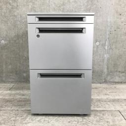 【在庫入替セール品】【メタリックなカラーリングでフリアドとの相性も抜群！シリンダー錠でセキュリティ面も安全！使い勝手のよい3段ワゴン！】■オカムラ(okamura)製　アドバンスシリーズ　3段ワゴン　フリアド用　■シルバー　■シリンダー鍵【弊社使用欄：A01021781】【ID】