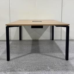 【配線カバー付きでデジタルツールを用いた会議にオススメ！】■コクヨ製　ワークフィット　ミーティングテーブル　■配線カバー付き　■木目ナチュラル