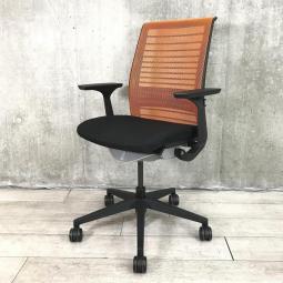 【ワイヤーが体にフィットするアメリカ発の大人気商品！長時間の着座ストレスを軽減！】/オススメ(おすすめ) /人気商品【弊社使用欄：A01033061】 ■肘付き　ハイバック　メッシュバック　固定肘・ランバーサポート付　背面：タンジェリンオレンジ/座面：ブラック/スチールケース/シンク