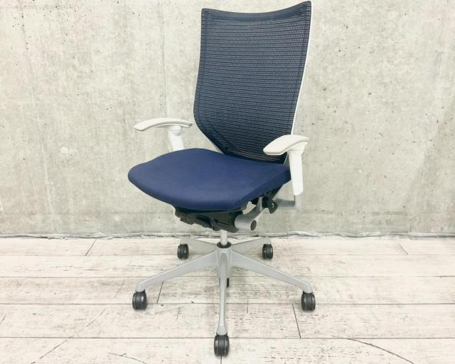 【在庫入替セール品】【座り心地抜群の大人気チェア】■オカムラ製　バロンチェア　ミディアムブルー　■ハイバック/可動肘/座面クッション【弊社使用欄：A01020276】