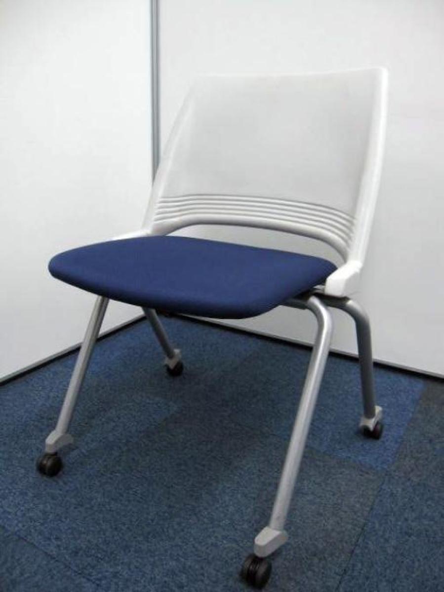 【ネスティングもスタッキングもできる！】■内田洋行 FM-350CNシリーズ　ネスティングチェア　/　　《オフィスバスターズ福岡博多店は、福岡を拠点として、日本全国へ中古オフィス用品・オフィス家具を提供しております》
                        FM-350ミーティングチェア
                                    中古
            